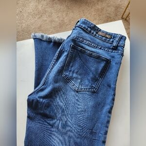 Frayed Capri Denim Jeans